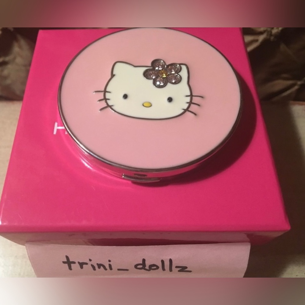 HELLO KITTY  NWT Sanrio Diamonique Mirror Compact 💖